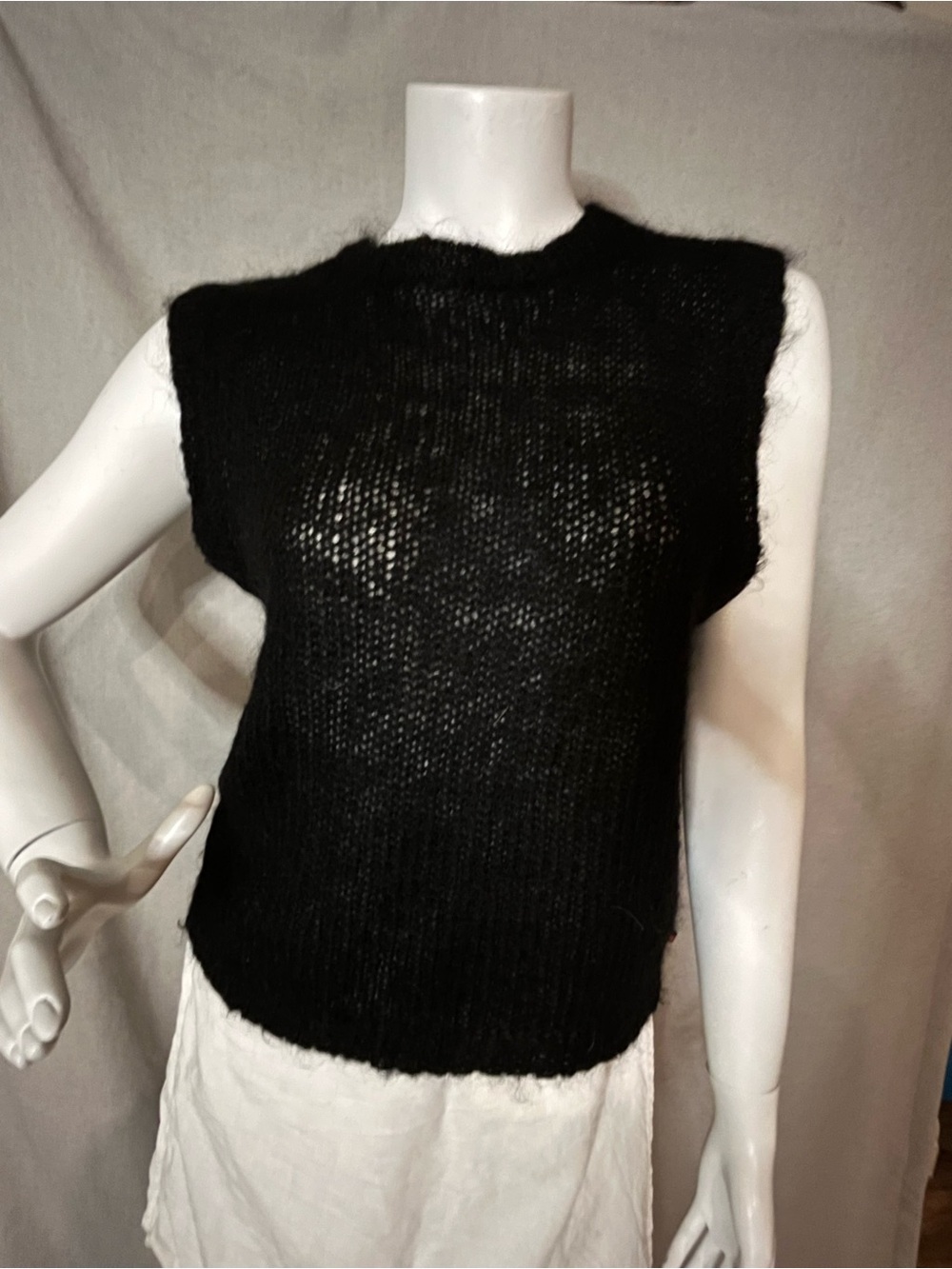 Tommy Hilfiger Sleeveless Lightweight  Sheer Knit Wool/Mohair Vest